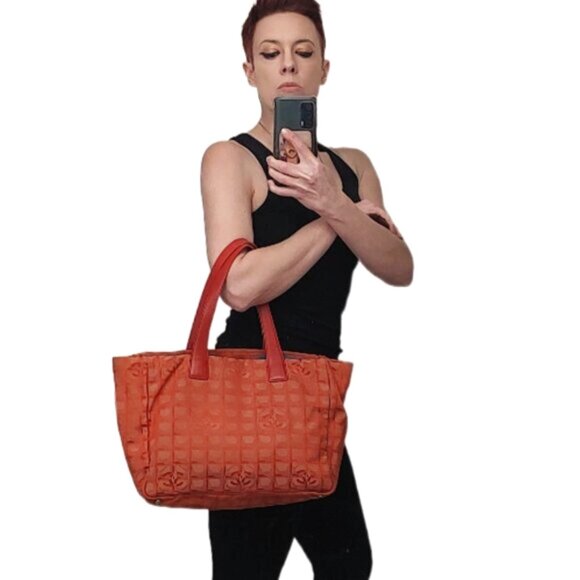 CHANEL Travel Ligne tote EUC - Picture 12 of 16